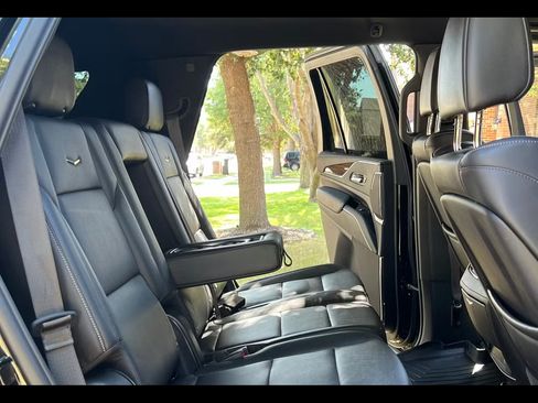 Used 2023 Cadillac Escalade Luxury image 10