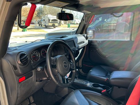 Used 2017 Jeep Wrangler Unlimited Rubicon image 18