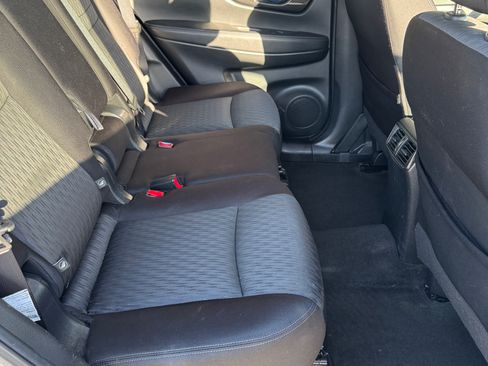 Used 2018 Nissan Rogue SV image 15