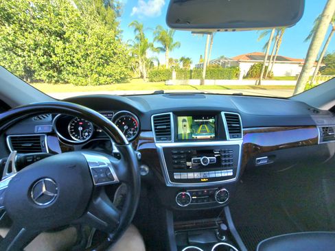 Used 2013 Mercedes-Benz GL 550 4MATIC image 25