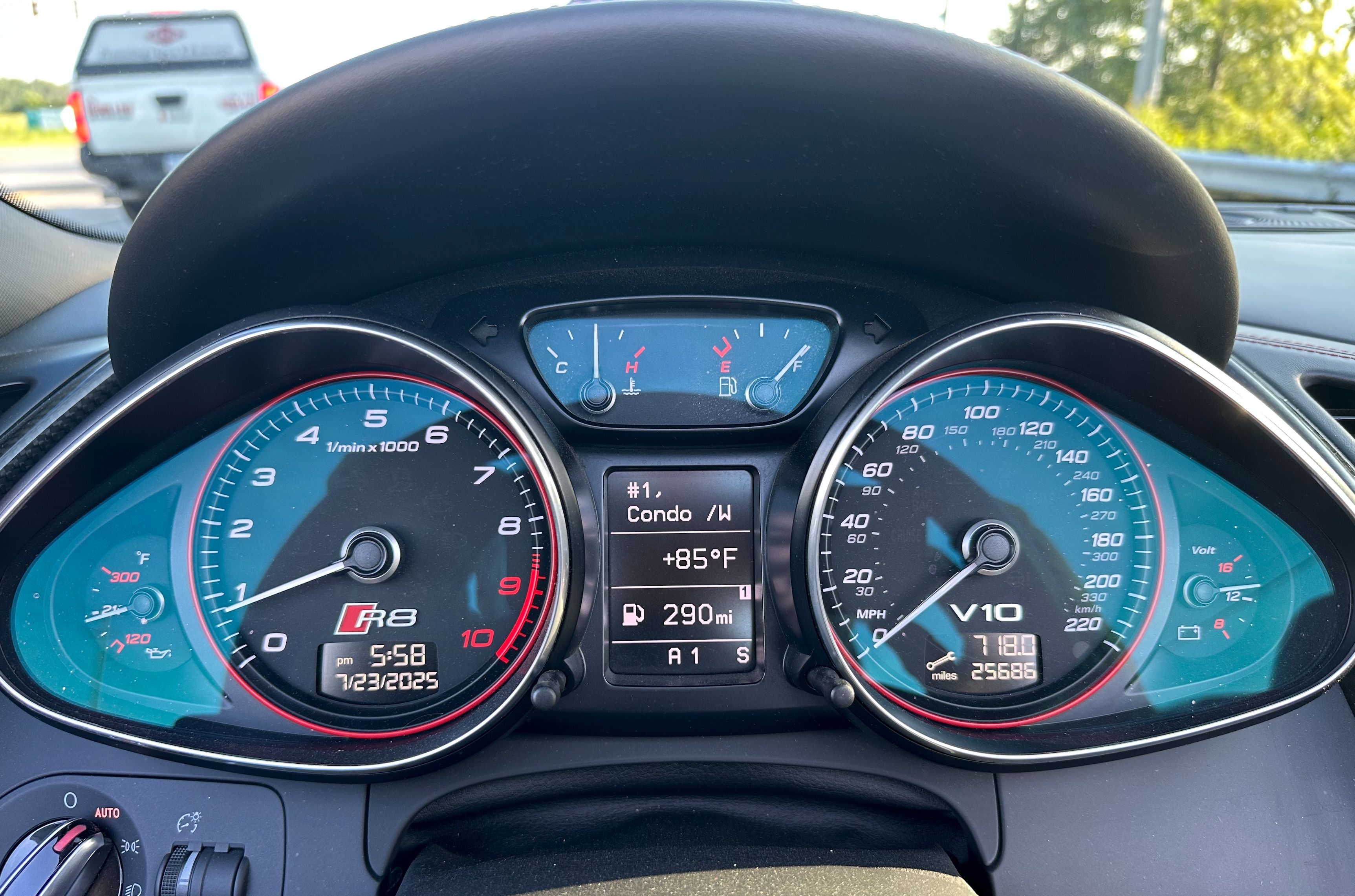 Used 2014 Audi R8 V10 w/ Ceramic Brake Package AWD/4WD image 17
