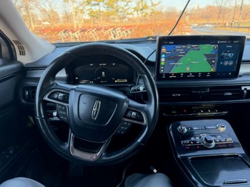 Used 2022 Lincoln Nautilus FWD w/ Premium Package image 8