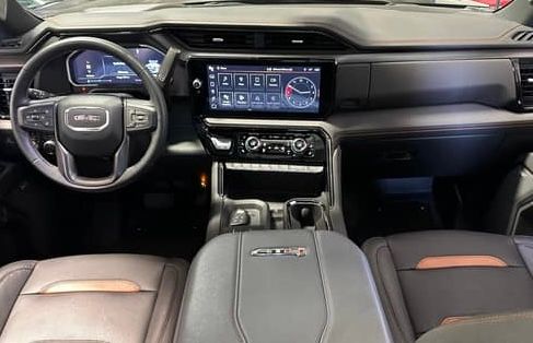 Used 2024 GMC Sierra 2500 AT4 w/ AT4 Premium Plus Package AWD/4WD image 4