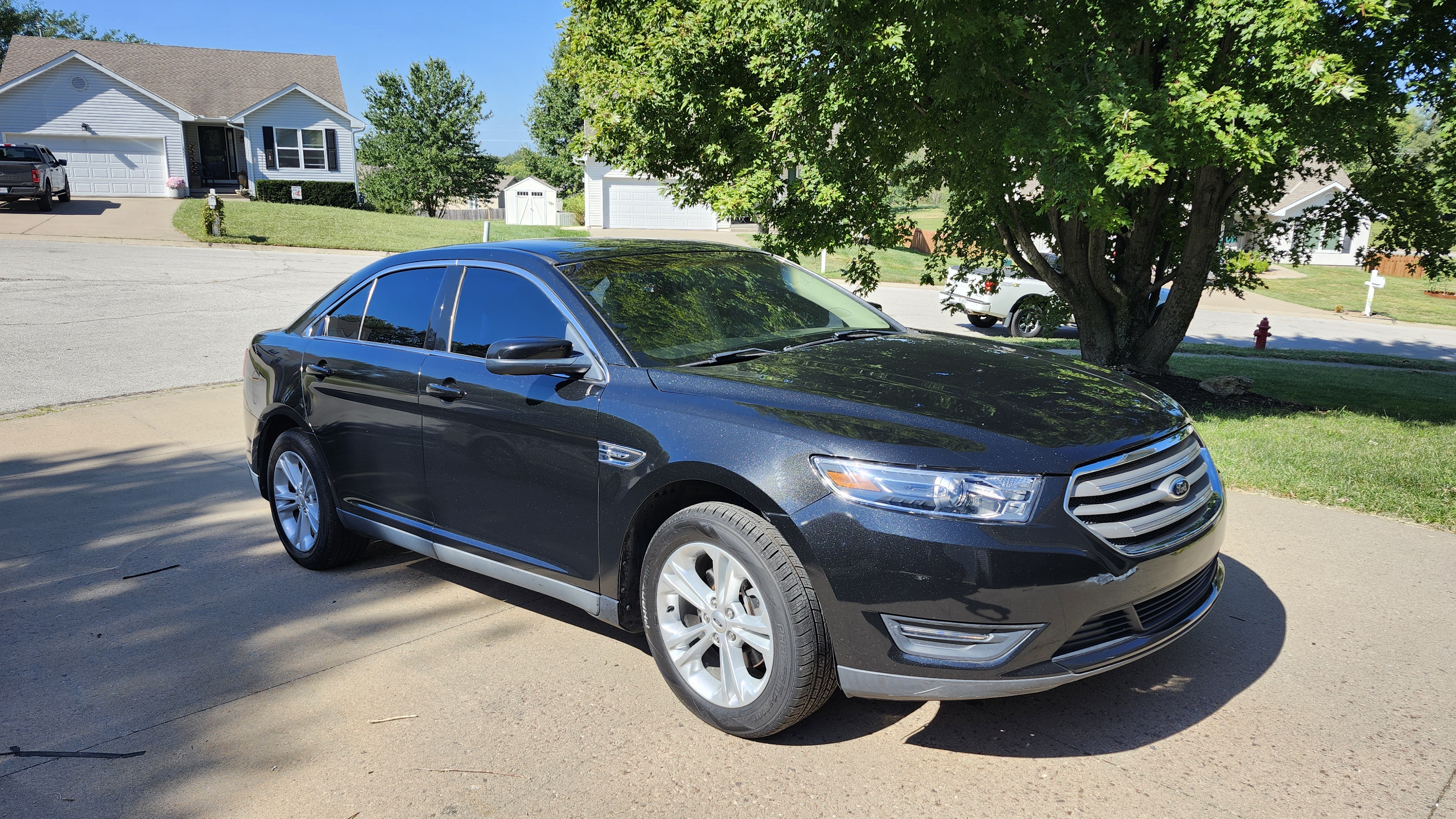 Used 2014 Ford Taurus SEL FWD image 1