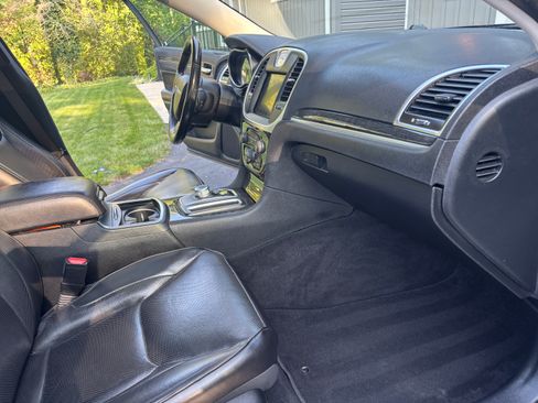Used 2020 Chrysler 300 Limited RWD image 14