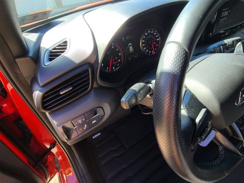 Used 2022 Hyundai Veloster N image 11