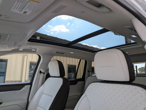 Used 2026 GMC Acadia Denali FWD image 12