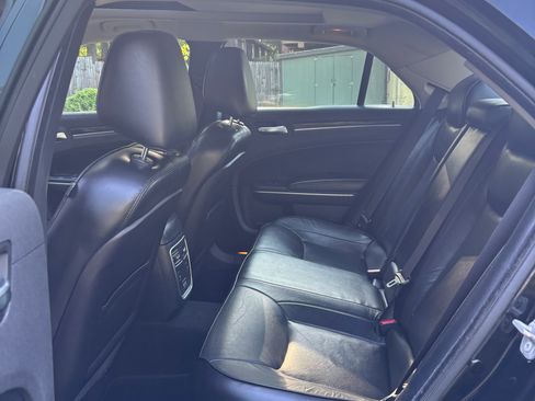Used 2020 Chrysler 300 Limited RWD image 16