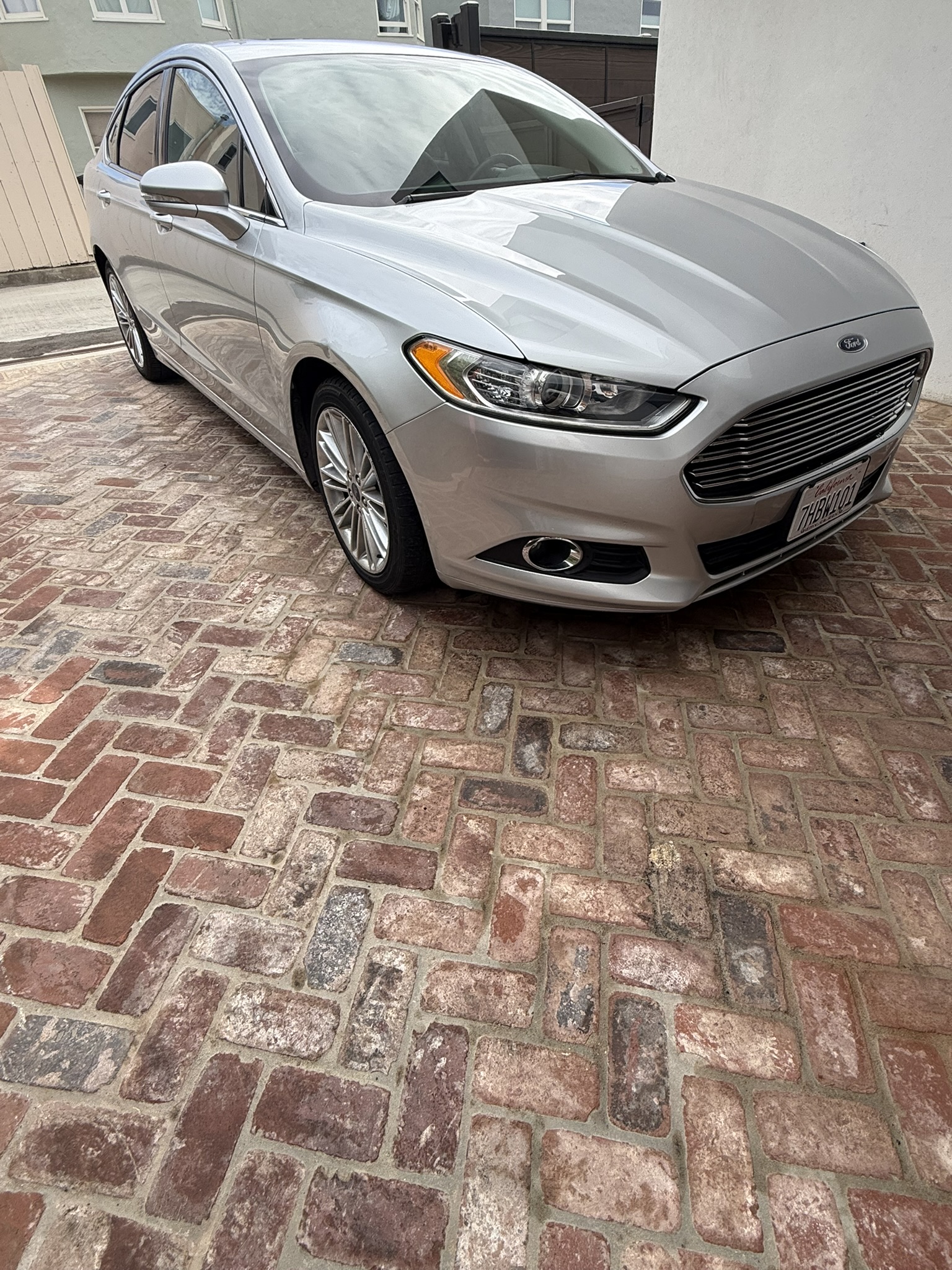 Used 2015 Ford Fusion SE w/ Equipment Group 202A FWD image 4