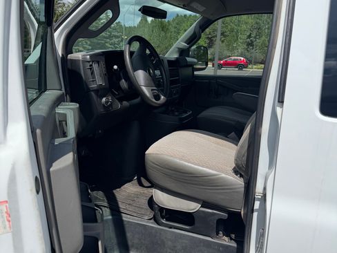 Used 2017 Chevrolet Express 3500 LT w/ LT Preferred Equipment Group RWD image 9