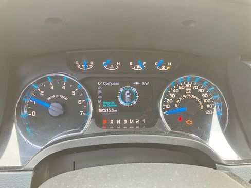 Used 2013 Ford F150 XLT w/ Luxury Equipment Group RWD image 12