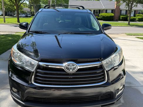 Used 2015 Toyota Highlander Limited w/ Driver Technology Package AWD/4WD image 4