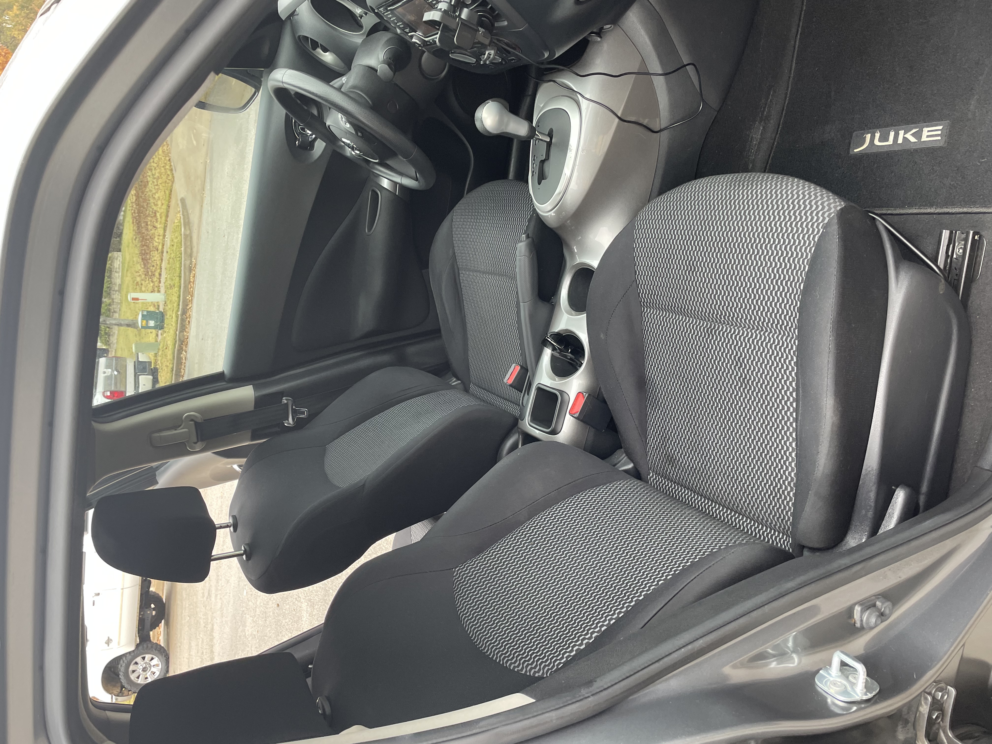 Used 2016 Nissan Juke S FWD image 25