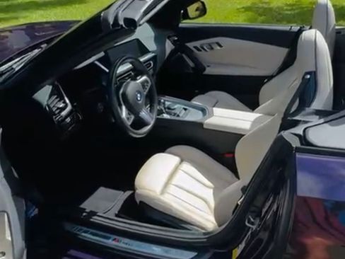 Used 2024 BMW Z4 M40i w/ Premium Package image 8
