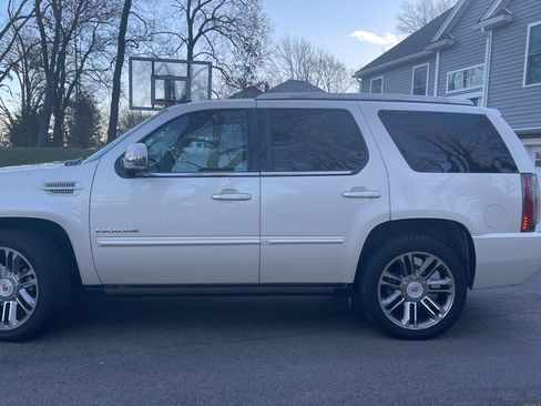 Used 2013 Cadillac Escalade Premium image 6