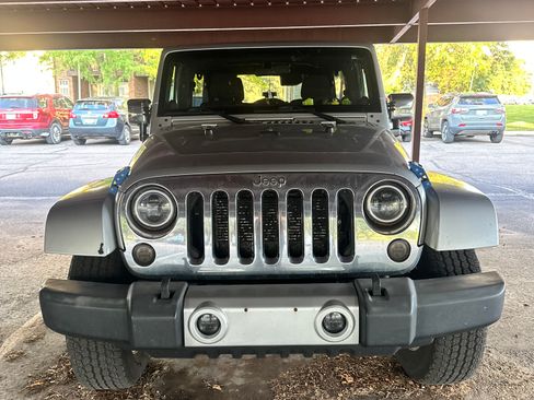 Used 2012 Jeep Wrangler Unlimited Sahara w/ Mopar Chrome Edition Group AWD/4WD image 4
