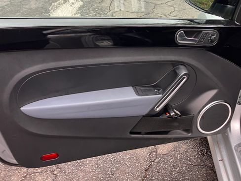 Used 2014 Volkswagen Beetle R-Line image 12