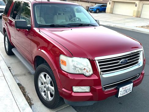Used 2010 Ford Explorer XLT image 1