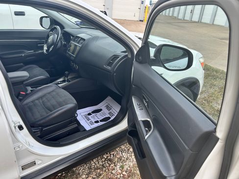 Used 2018 Mitsubishi Outlander Sport SE image 15