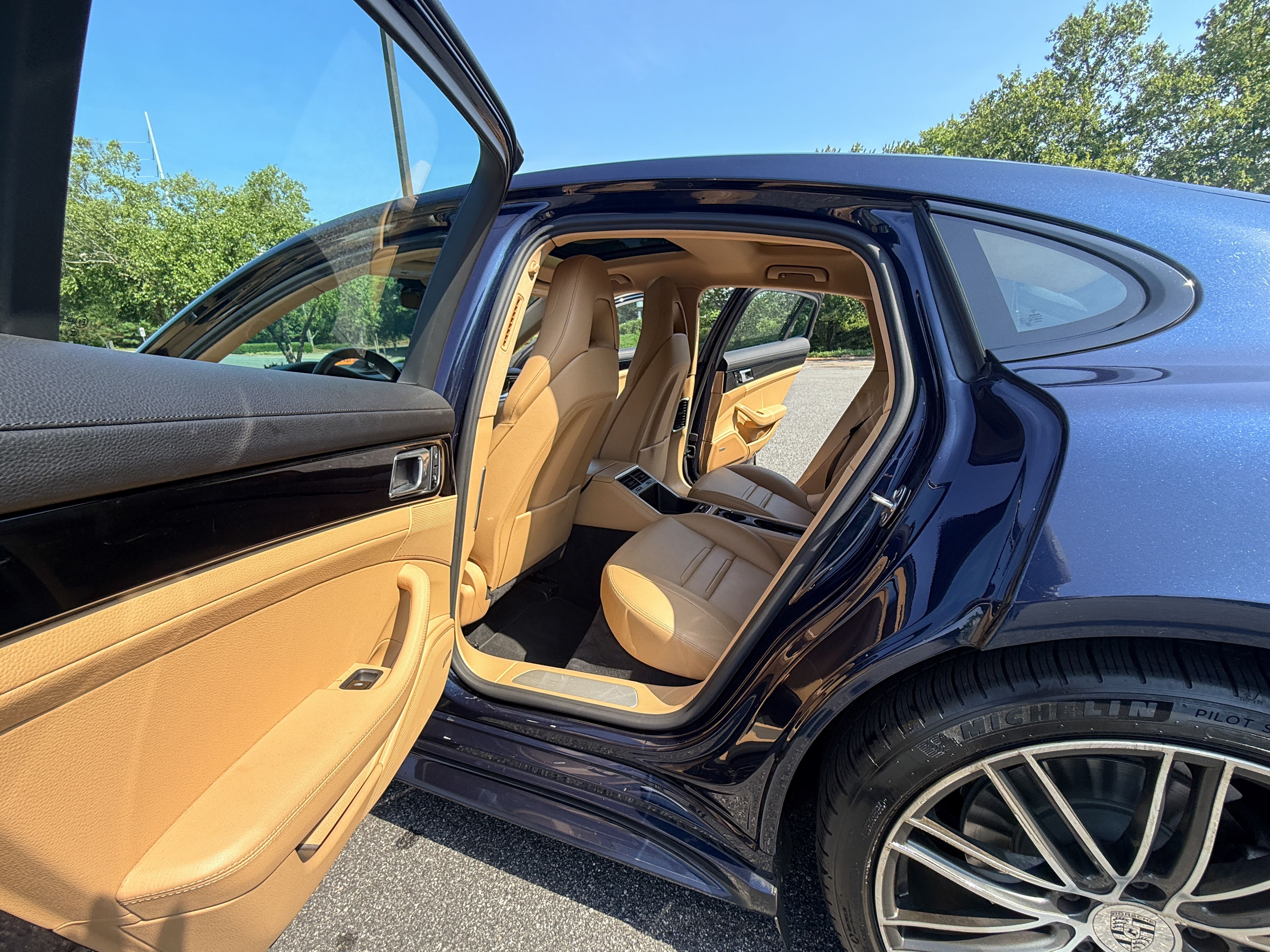 Used 2018 Porsche Panamera image 12