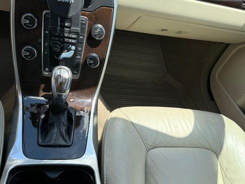 Used 2013 Volvo XC70 3.2 image 14