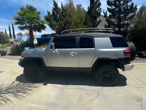 Used 2008 Toyota FJ Cruiser 4WD image 1