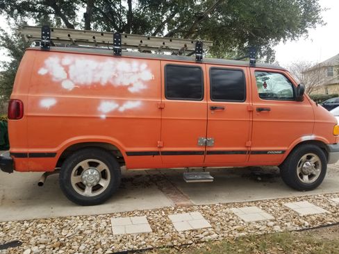 Used 2003 Dodge B3500 image 10