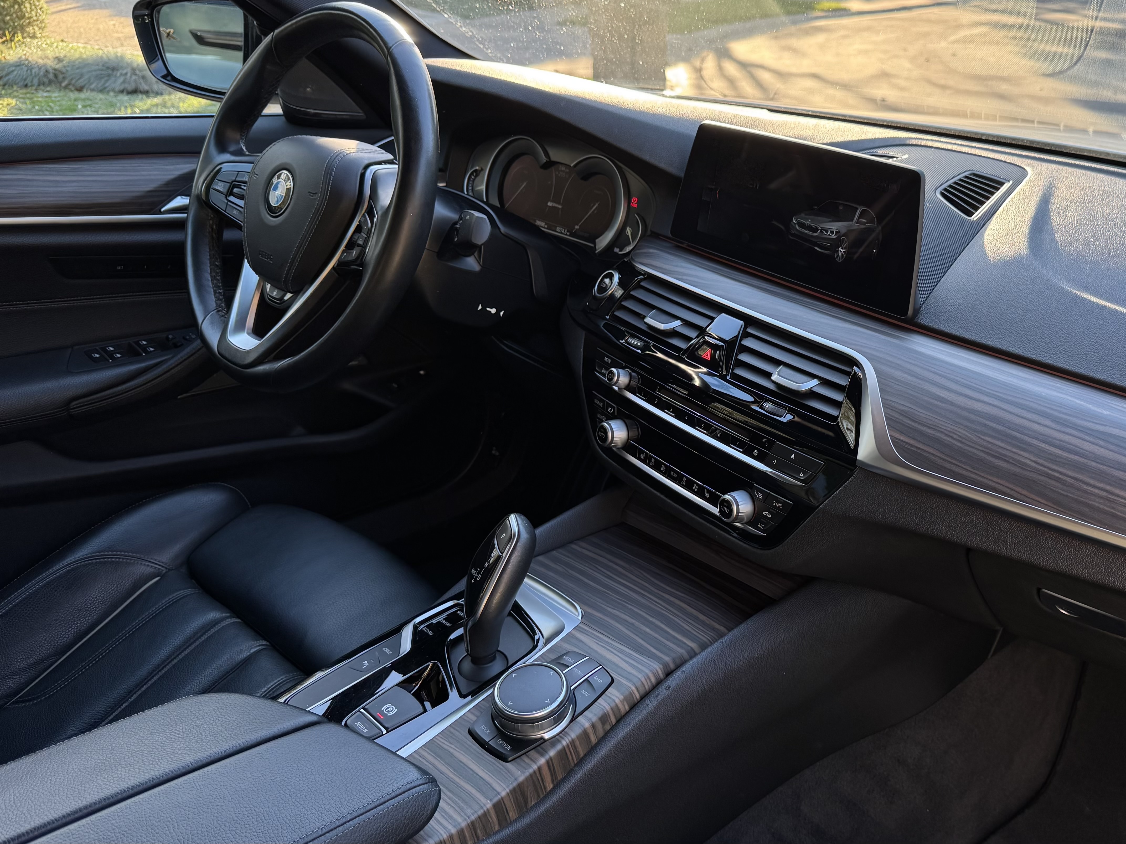 Used 2018 BMW 530e xDrive AWD/4WD image 11