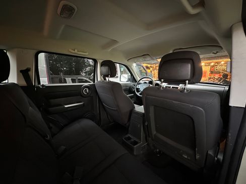 Used 2011 Dodge Nitro SXT image 10