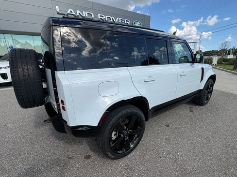 Used 2022 Land Rover Defender 110 X-Dynamic SE AWD/4WD image 6