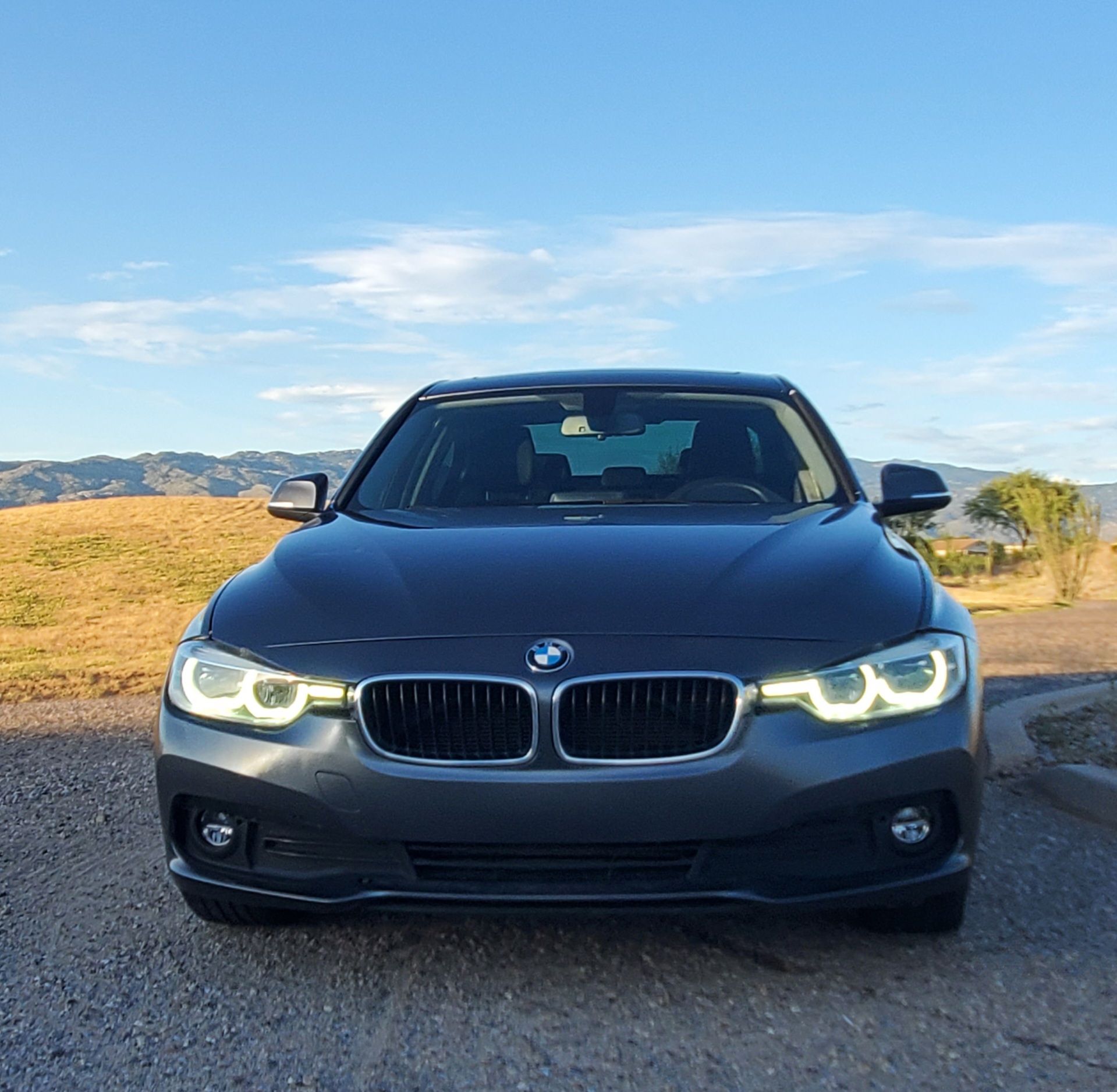 Used 2018 BMW 320i Sedan RWD image 1
