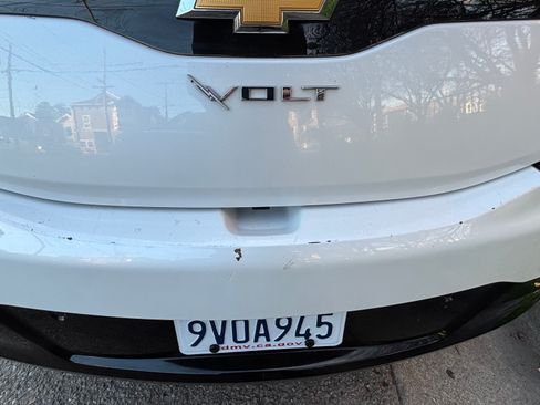 Used 2016 Chevrolet Volt Premier w/ Driver Confidence Package image 10