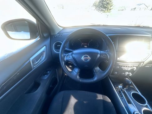 Used 2015 Nissan Pathfinder SV w/ Trailer Tow Package image 9