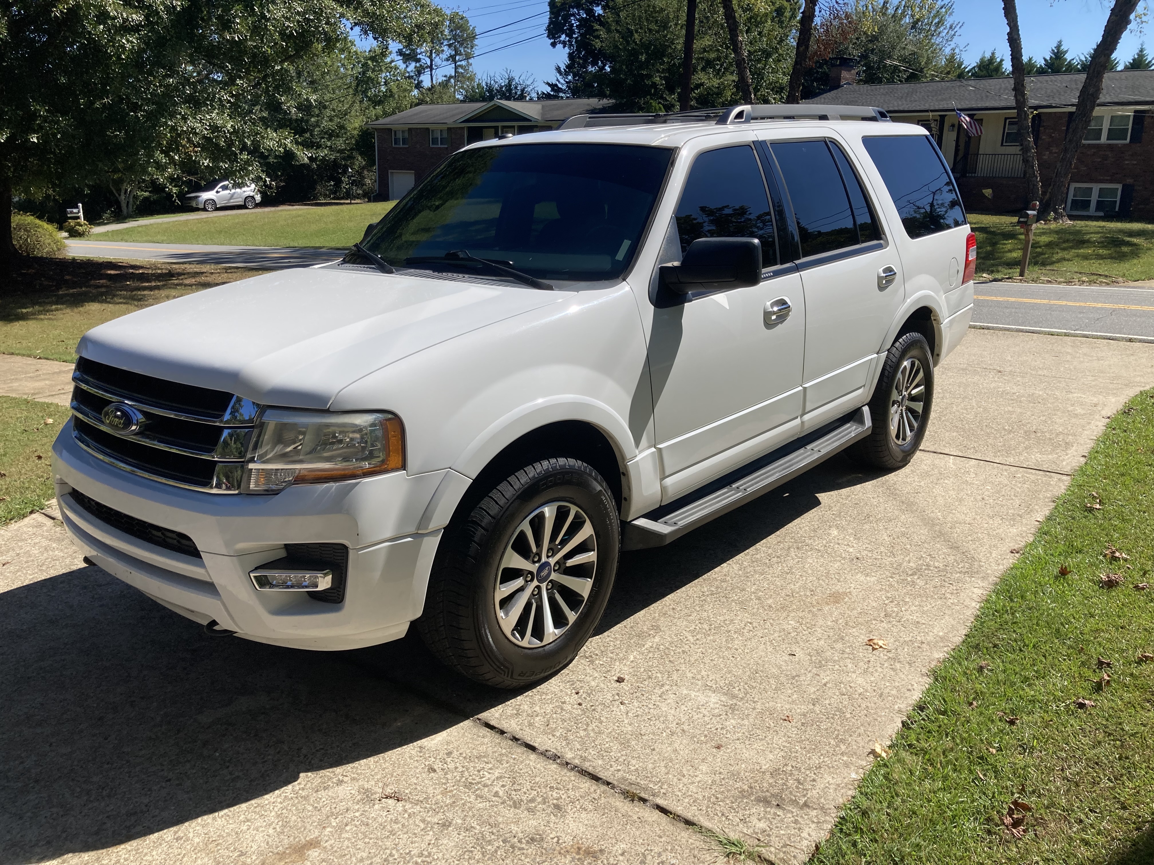 Used 2017 Ford Expedition XLT AWD/4WD image 1