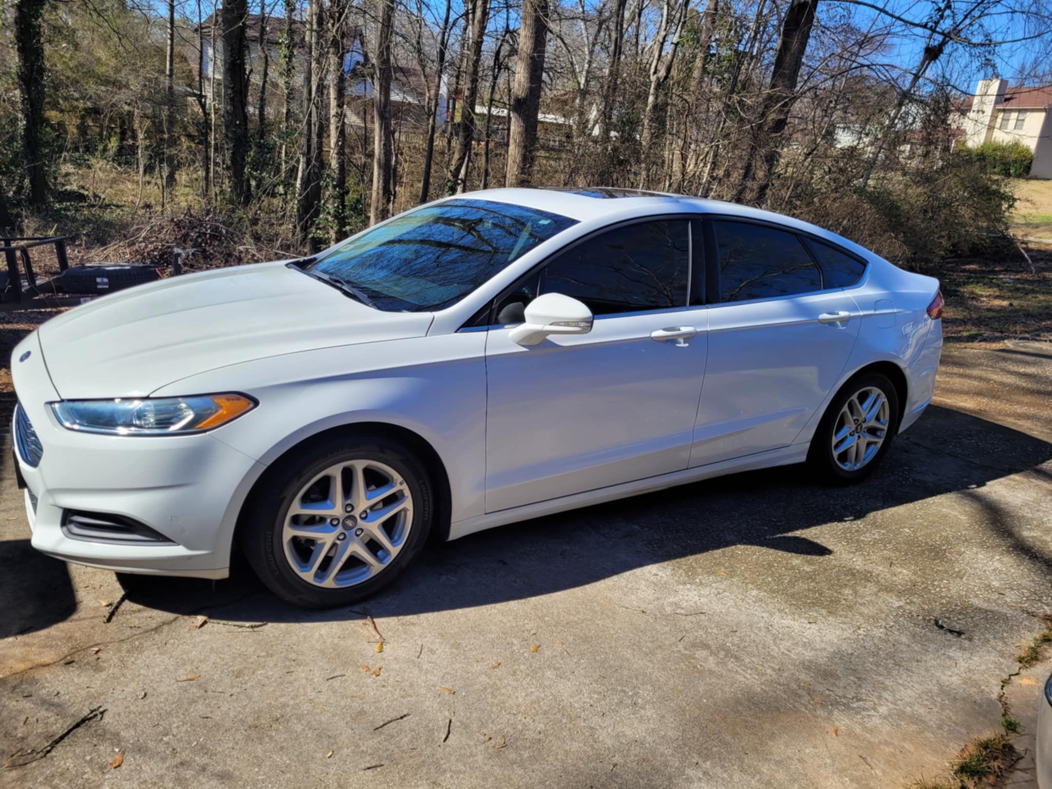 Used 2016 Ford Fusion SE FWD image 2