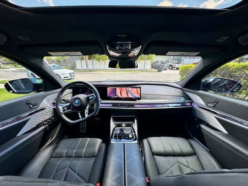 Used 2023 BMW i7 xDrive60 image 10