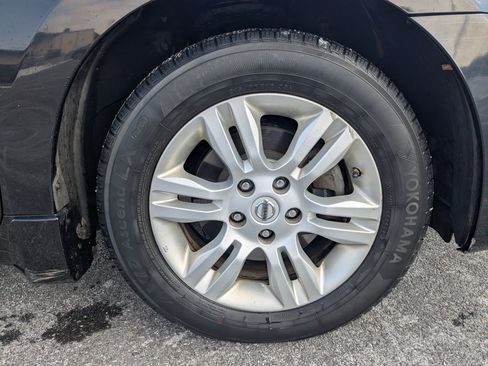 Used 2011 Nissan Altima 2.5 S w/ Special Edition Pkg image 11