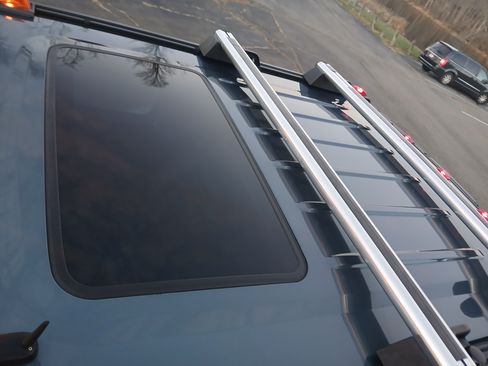 Used 2005 HUMMER H2 SUT w/ Preferred Equipment Group image 23