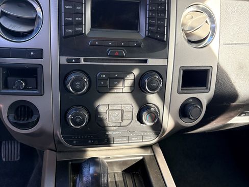 Used 2017 Ford Expedition XLT image 10