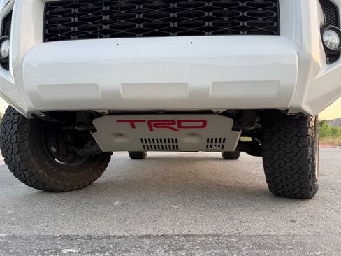 Used 2018 Toyota 4Runner SR5 AWD/4WD image 6