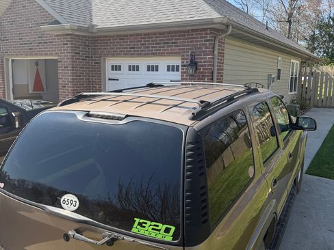 Used 2003 Chevrolet Tahoe LT image 2