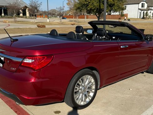 Used 2014 Chrysler 200 Limited image 4