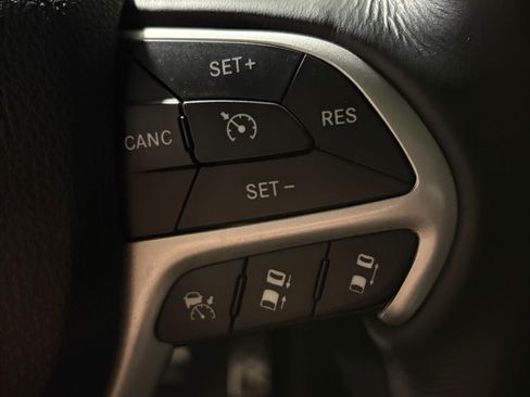 Used 2015 Jeep Grand Cherokee High Altitude image 16