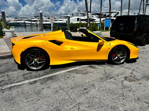 Used 2021 Ferrari F8 Tributo image 12