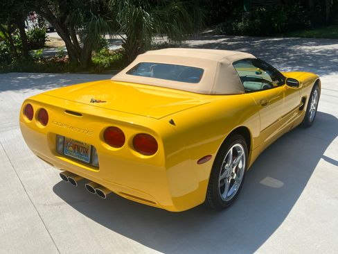 Used 2001 Chevrolet Corvette Convertible w/ Preferred Equipment Group2 RWD image 9