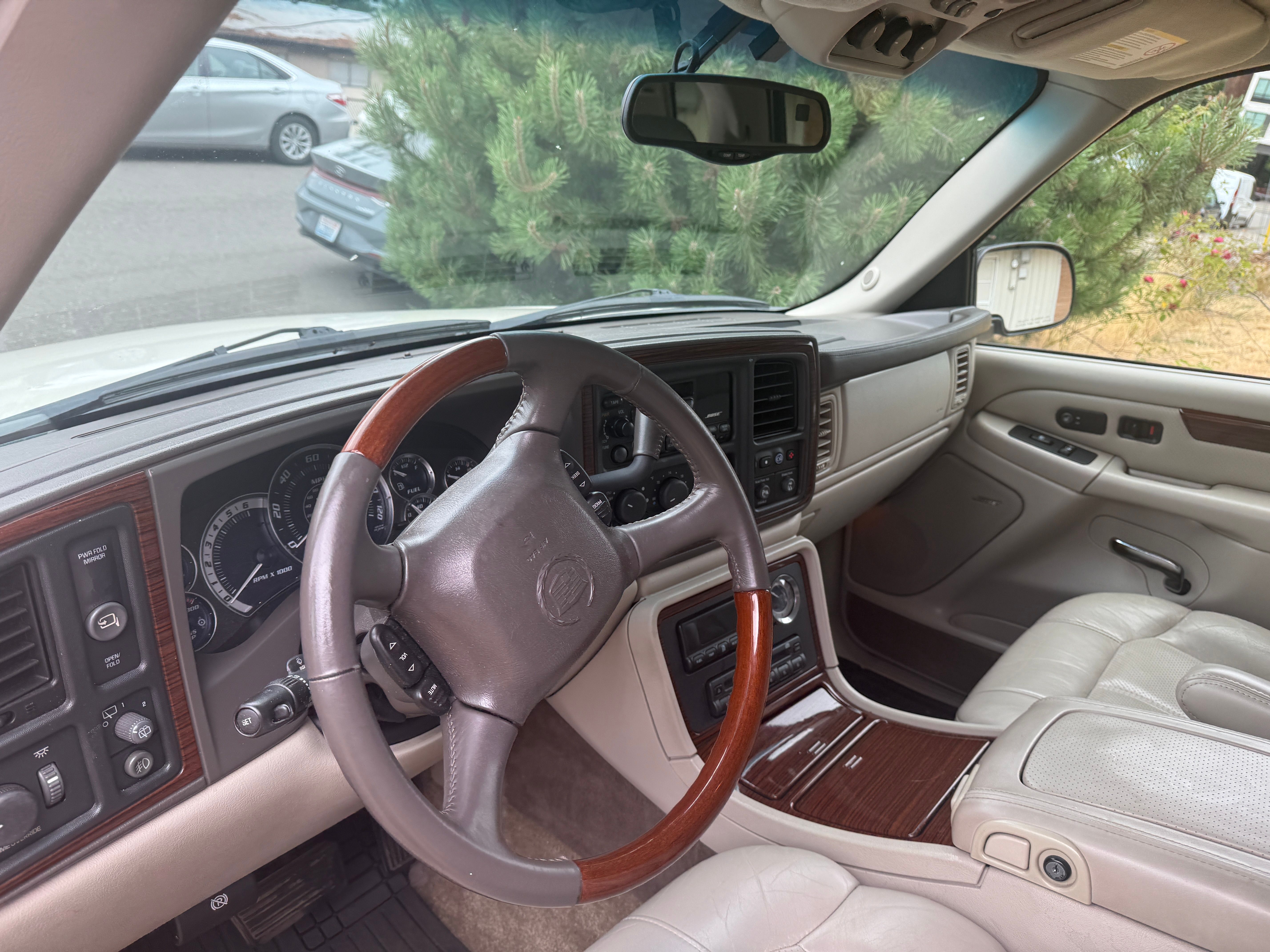 Used 2002 Cadillac Escalade AWD image 12