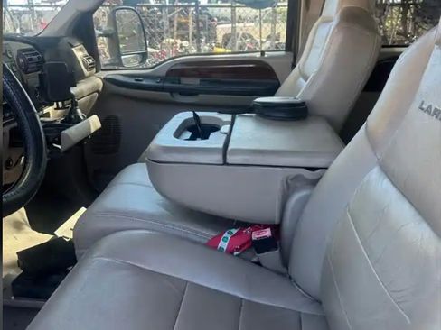Used 2005 Ford F350 Lariat image 5