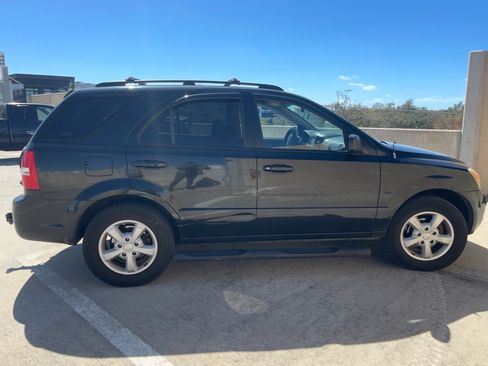 Used 2007 Kia Sorento LX w/ Sport Pkg image 5