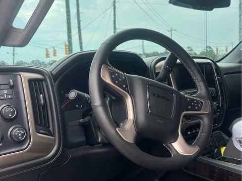 Used 2016 GMC Sierra 2500 Denali w/ Duramax Plus Package AWD/4WD image 18