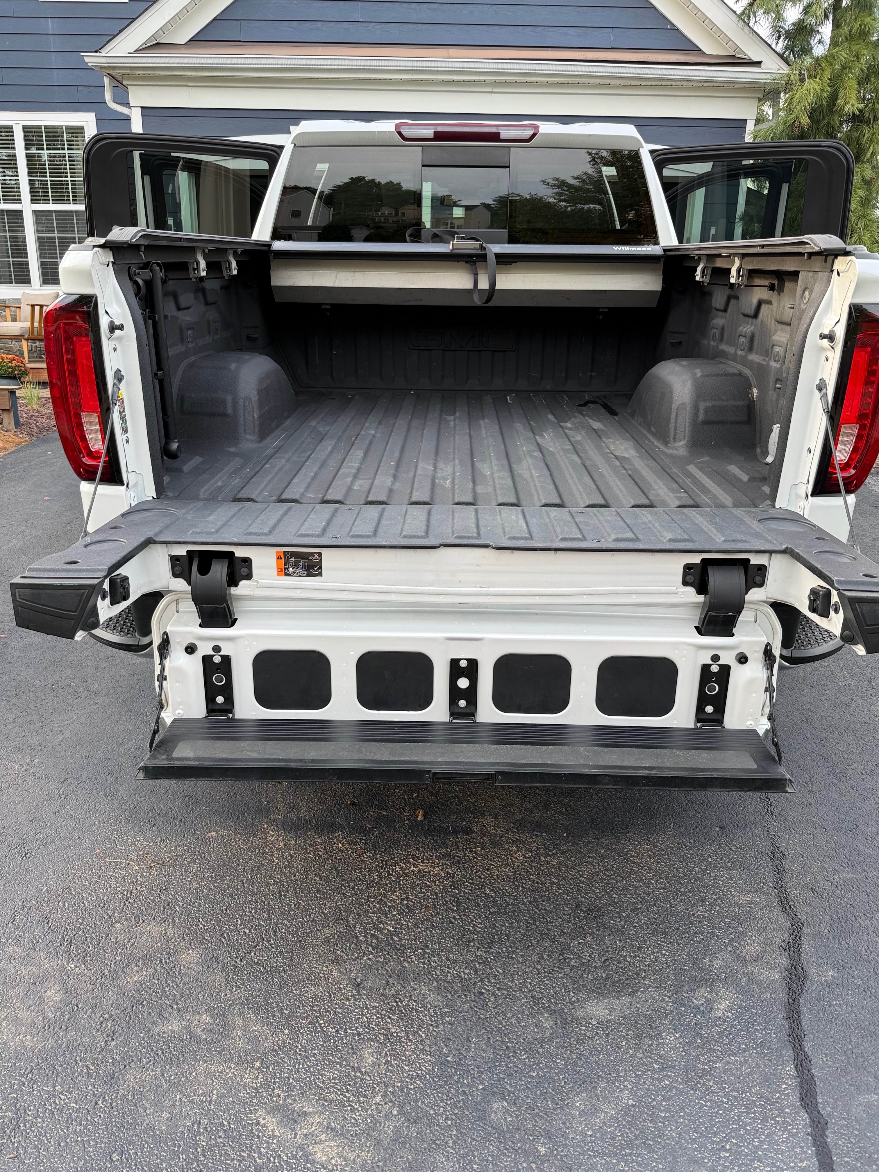 Used 2022 GMC Sierra 1500 SLT w/ SLT Premium Plus Package AWD/4WD image 10